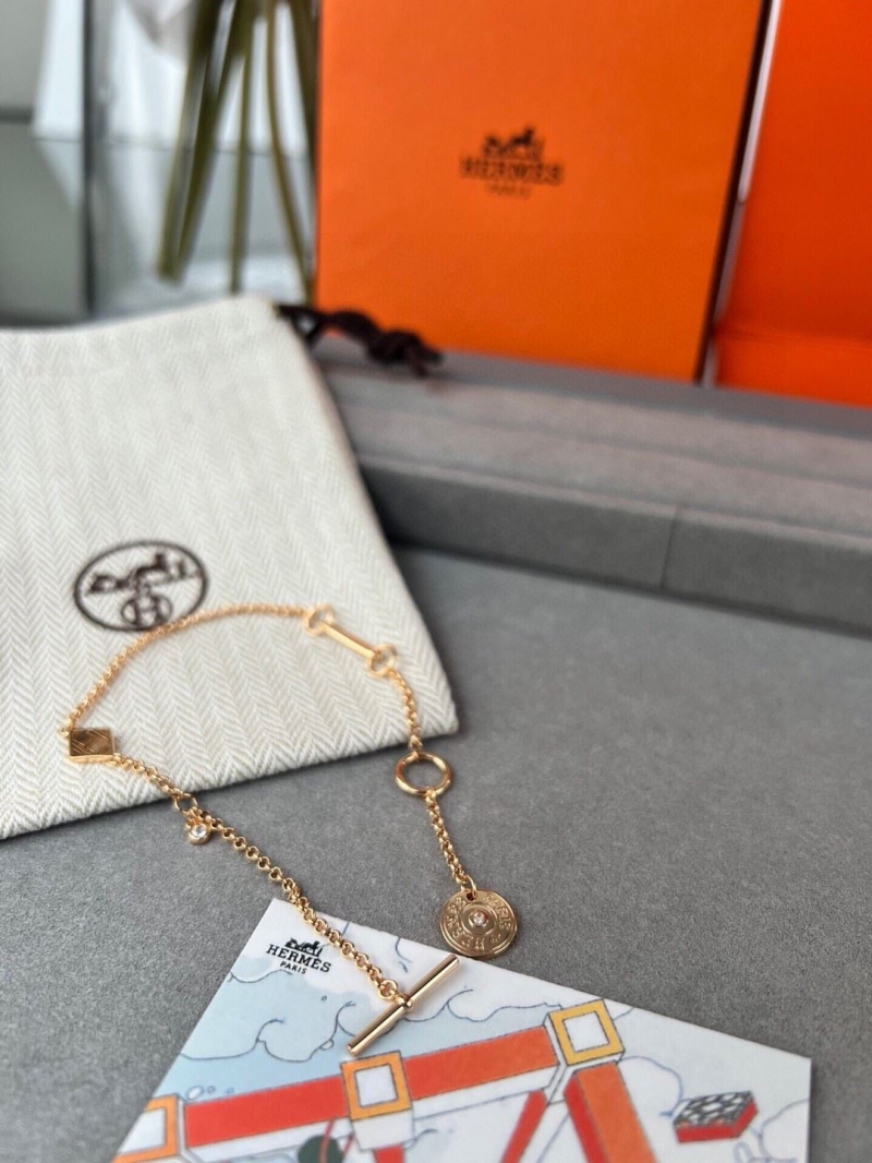 H**me5 necklaces